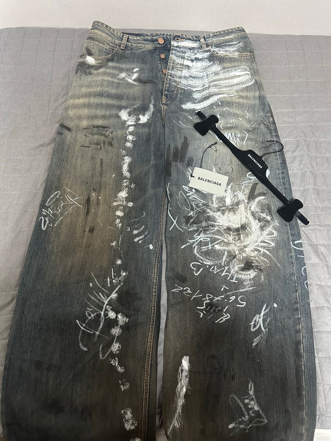 [M] 발렌시아가 그래피티 라지배기 데님 팬츠 중청 상품이미지1