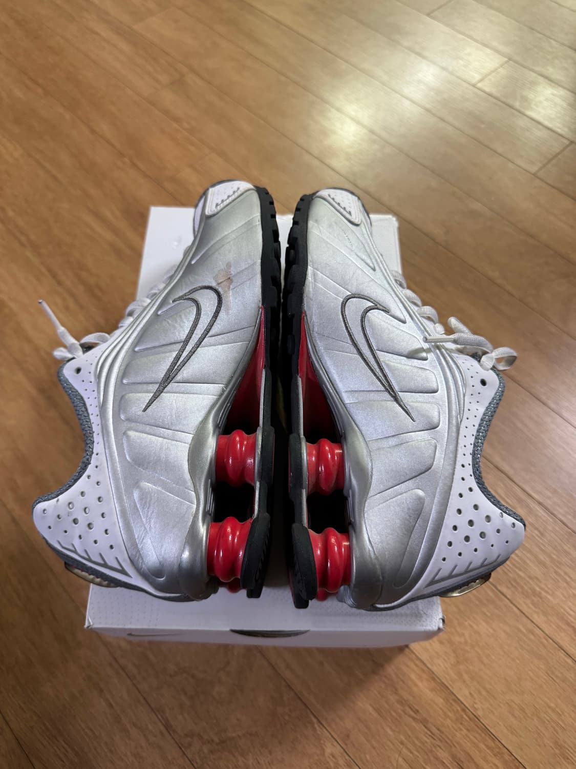나이키 샥스 r4 메탈릭 실버 커멧 레드 상품이미지6
