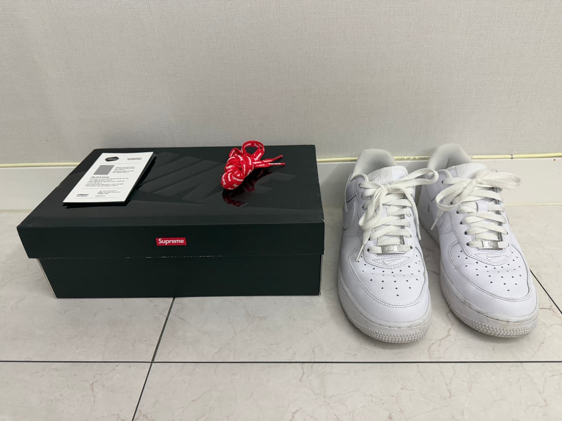 나이키 슈프림 에어포스 1 로우 화이트 250 상품이미지1
