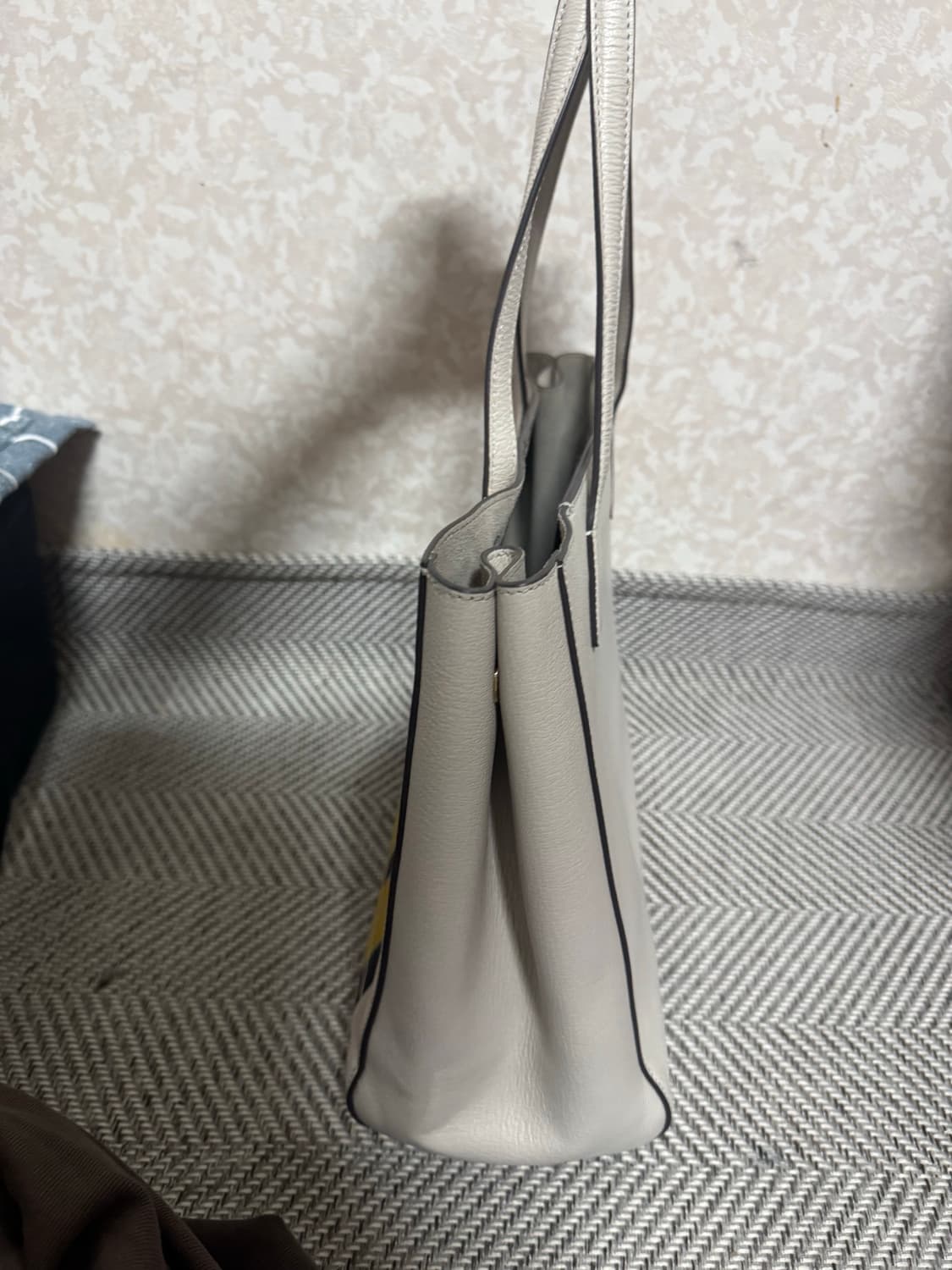 안야힌드마치 숄더백 상품이미지5