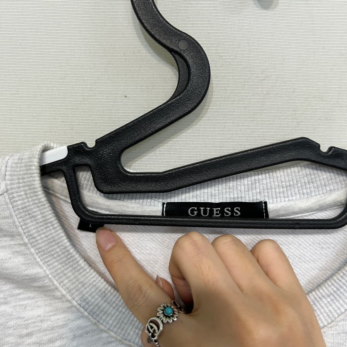 게스 2022 여성 맨투맨 티셔츠 L 상태최상 상품이미지2