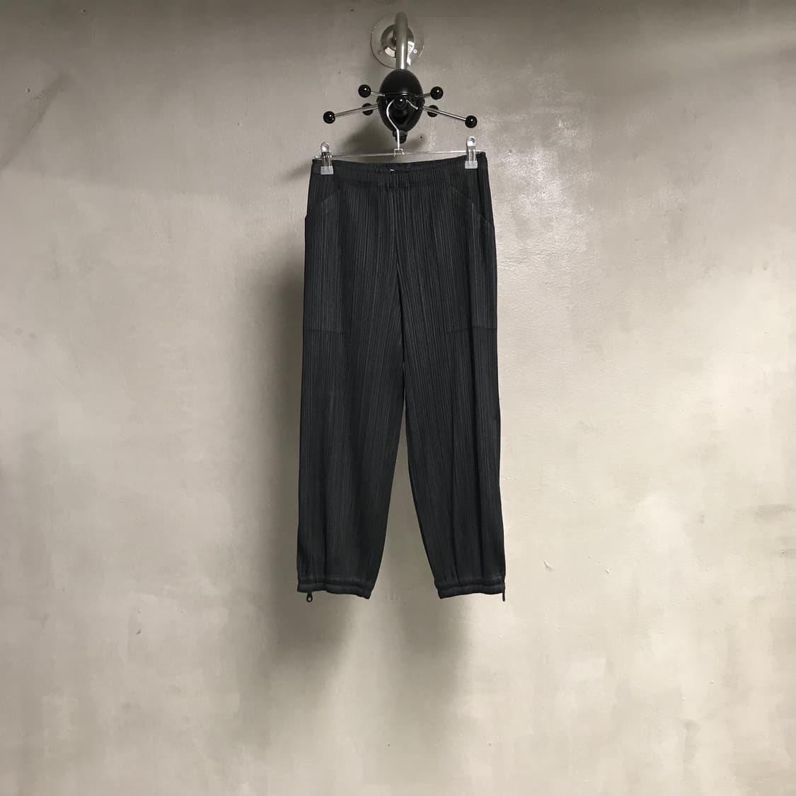 이세이 미야케 플리츠 플리즈 팬츠 블랙 3(W) 상품이미지1