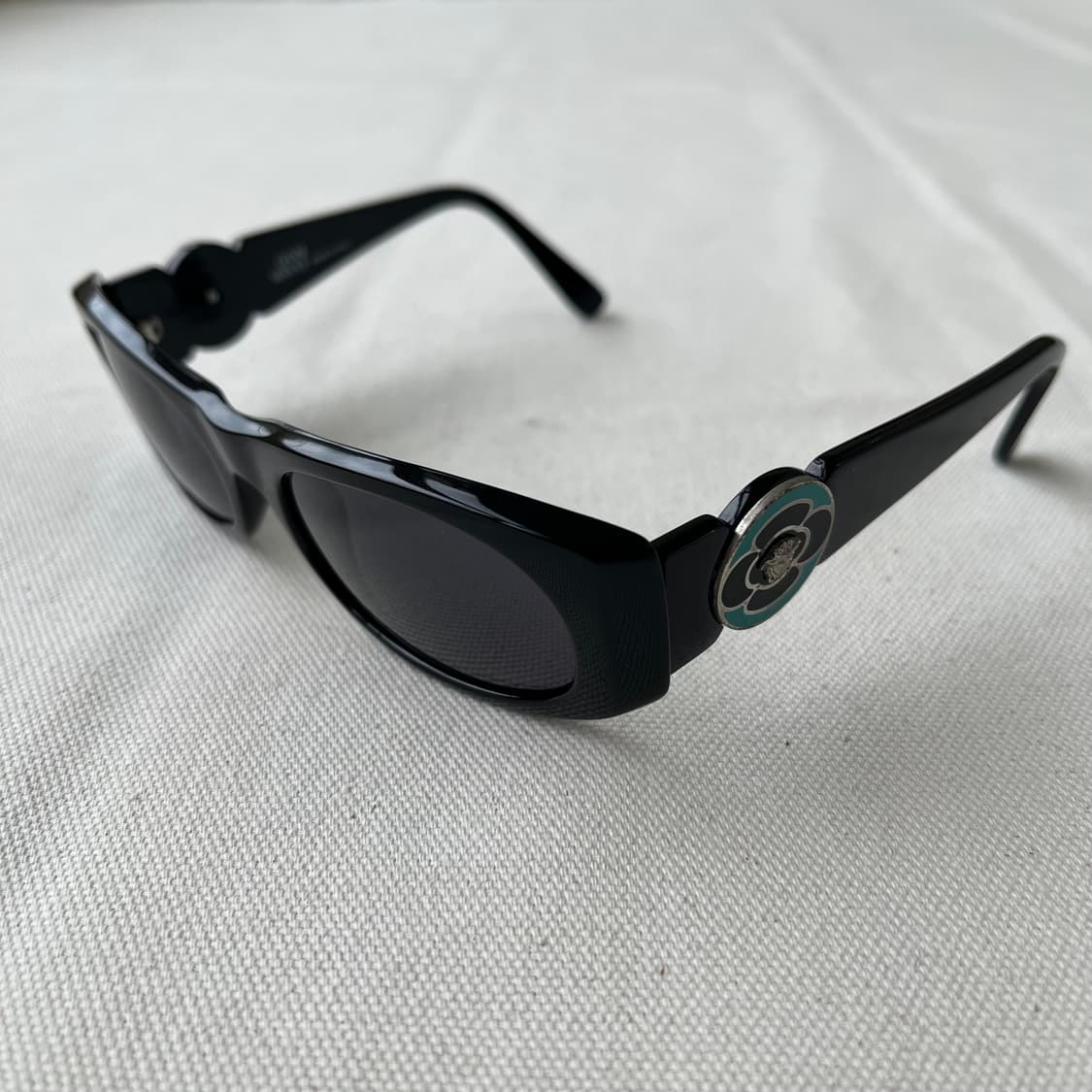 지아니 베르사체 플라워 메탈리온 블랙 선글라스 상품이미지3