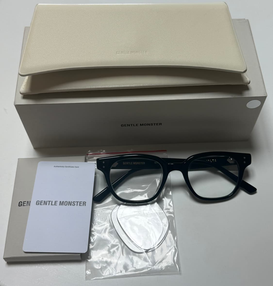 젠틀몬스터 볼타 카리나안경 블랙 상품이미지1