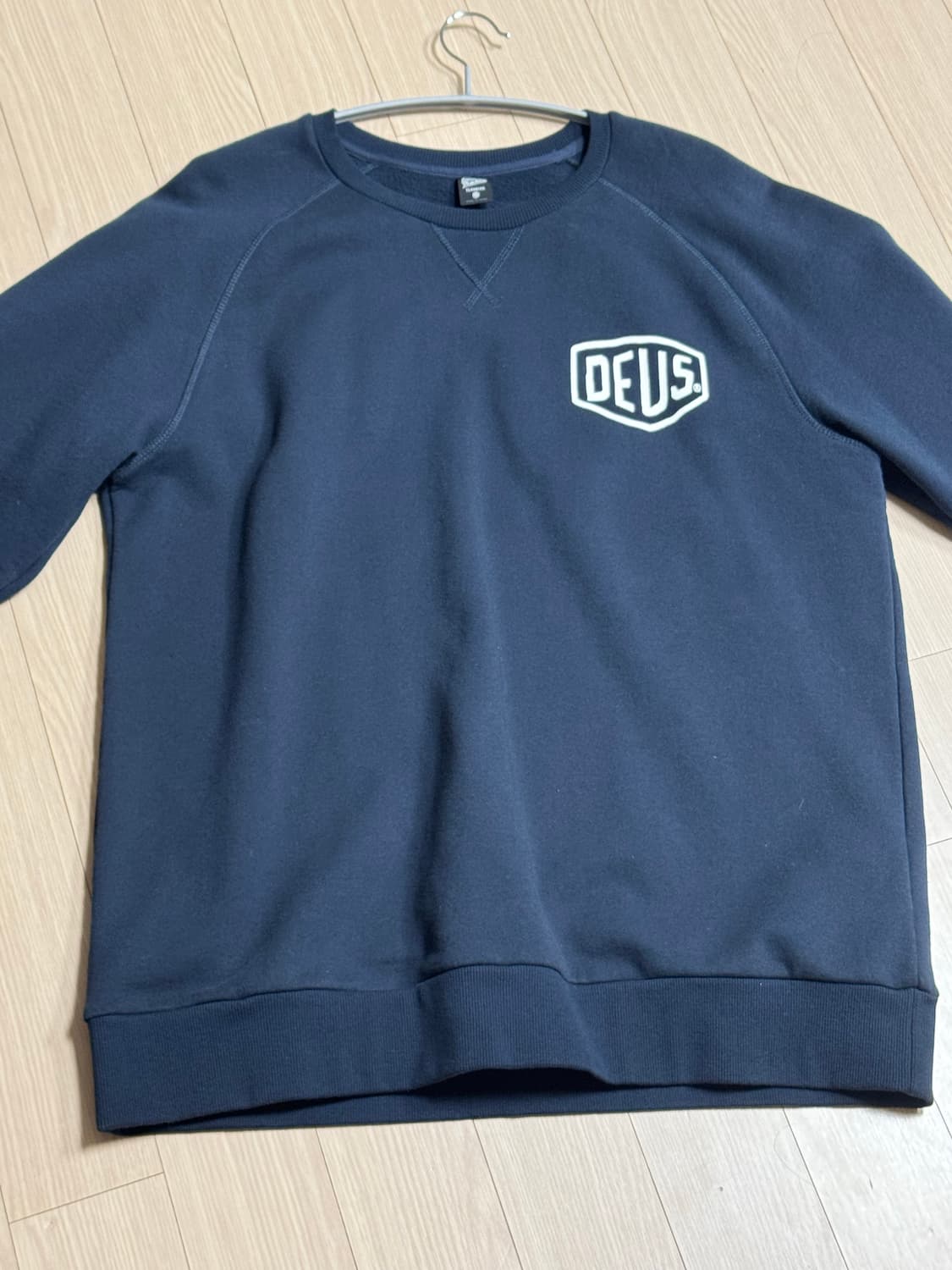데우스 네이비 맨투맨 상품이미지1
