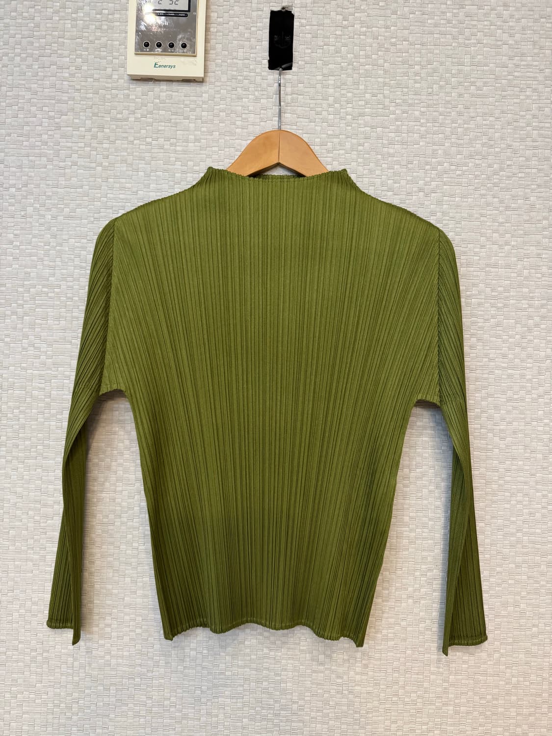 플리츠플리즈 반목 긴팔탑 카키 상품이미지1