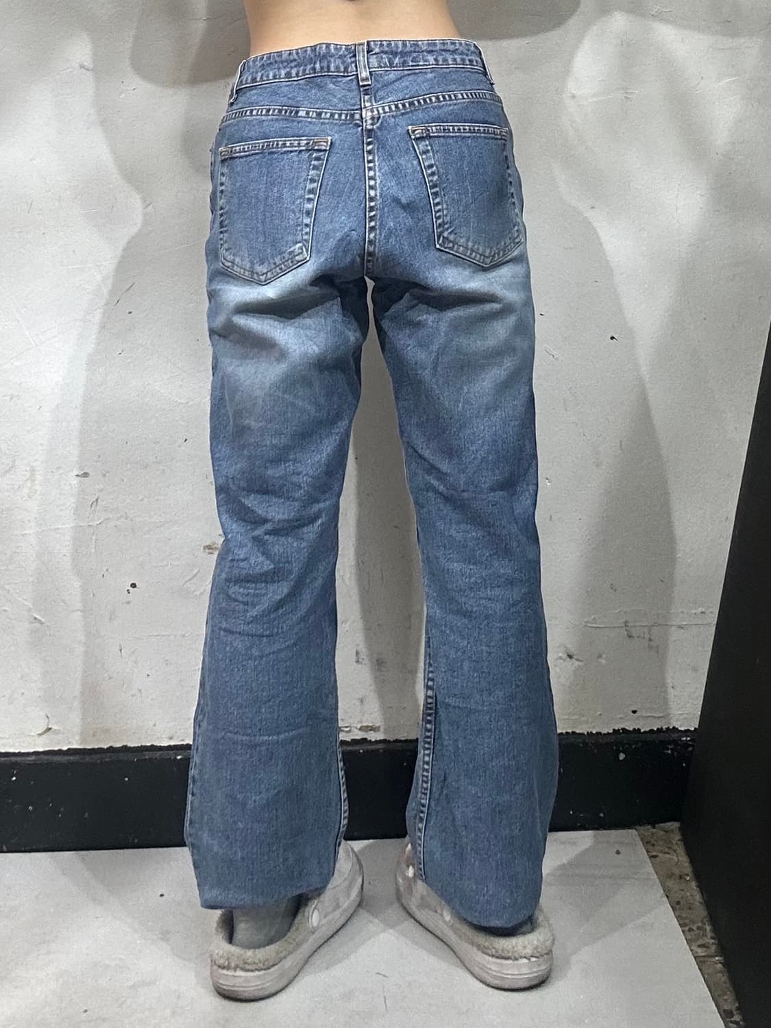 갭 부츠컷 플레어진 연청 데님 팬츠  상품이미지3