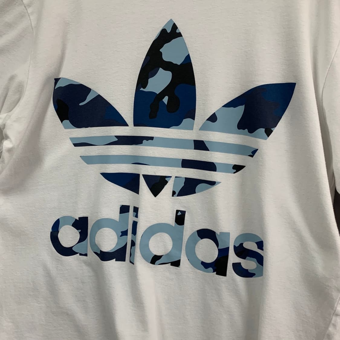 L 아디다스 오리지널 카모 불꽃 프린팅 반팔티 상품이미지4