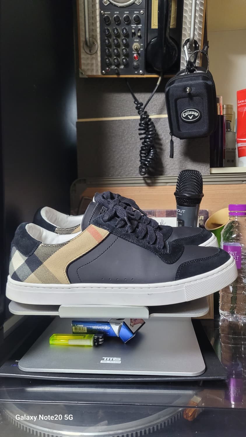 버버리 스니커즈 상품이미지1