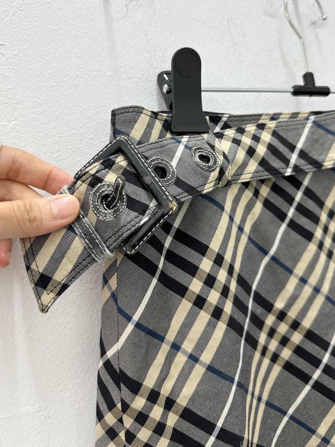 BURBERRY 블루라벨 체크 스트랩 미디스커트 상품이미지4