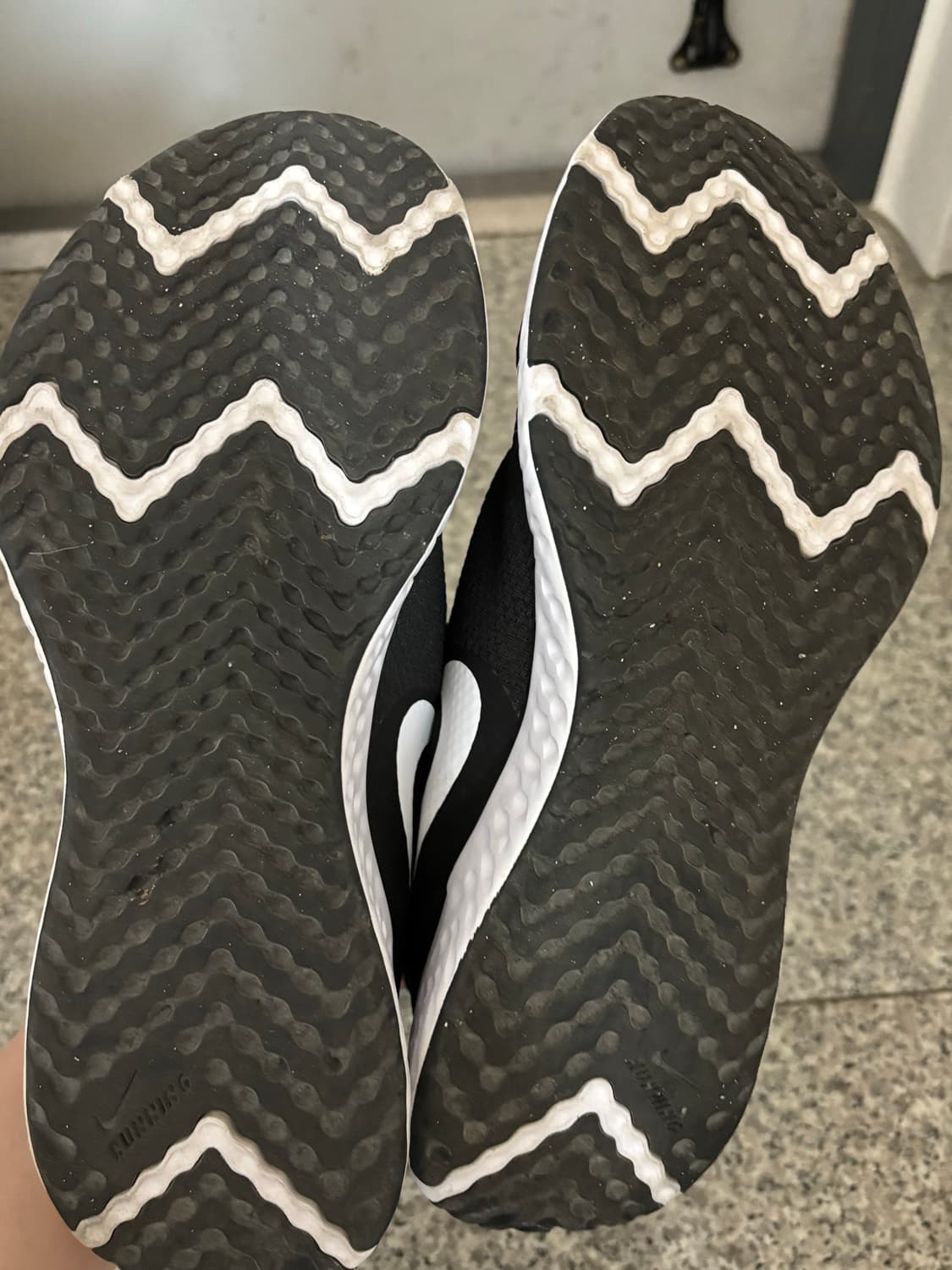 나이키 레볼루션 5 런닝화 블랙(250) 상품이미지5