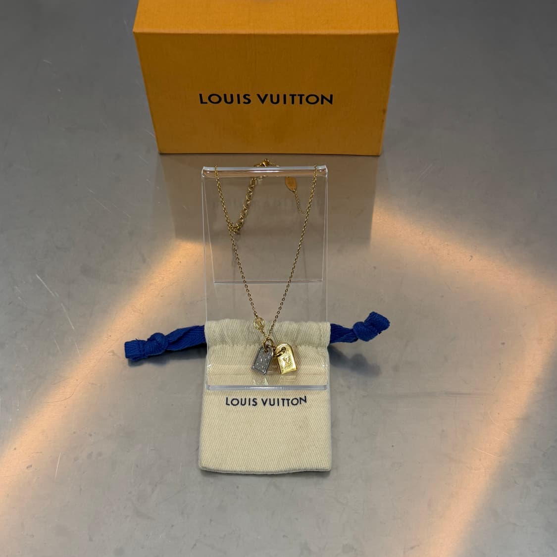 루이비통 나노그램 목걸이 골드 상품이미지1