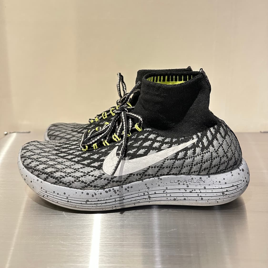 나이키 우먼스 루나에픽 플라이니트 쉴드 블랙 다크그레이 상품이미지5