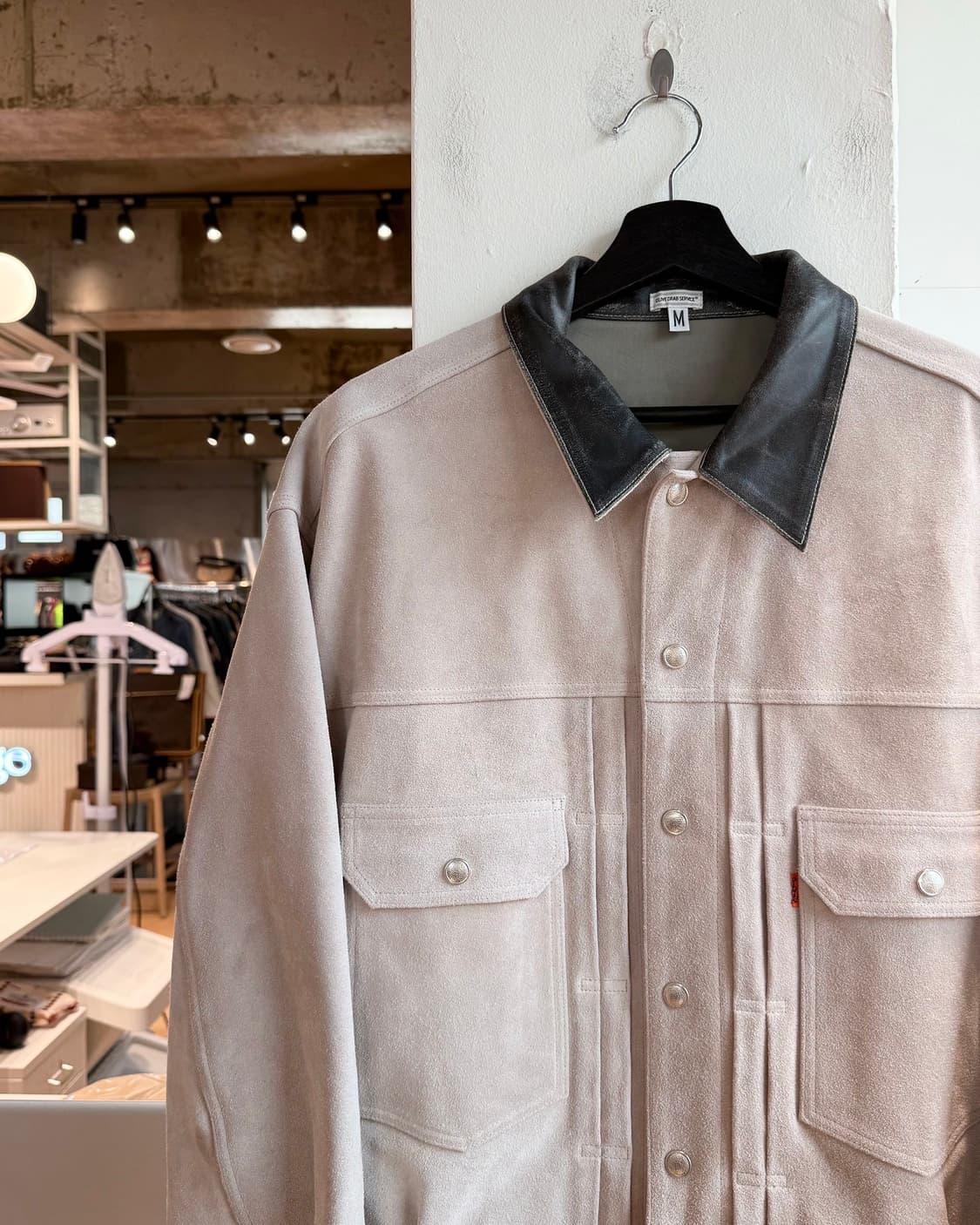 올리브 드랩 서비스 베이지 스웨이드 팻 트러커 자켓  상품이미지4