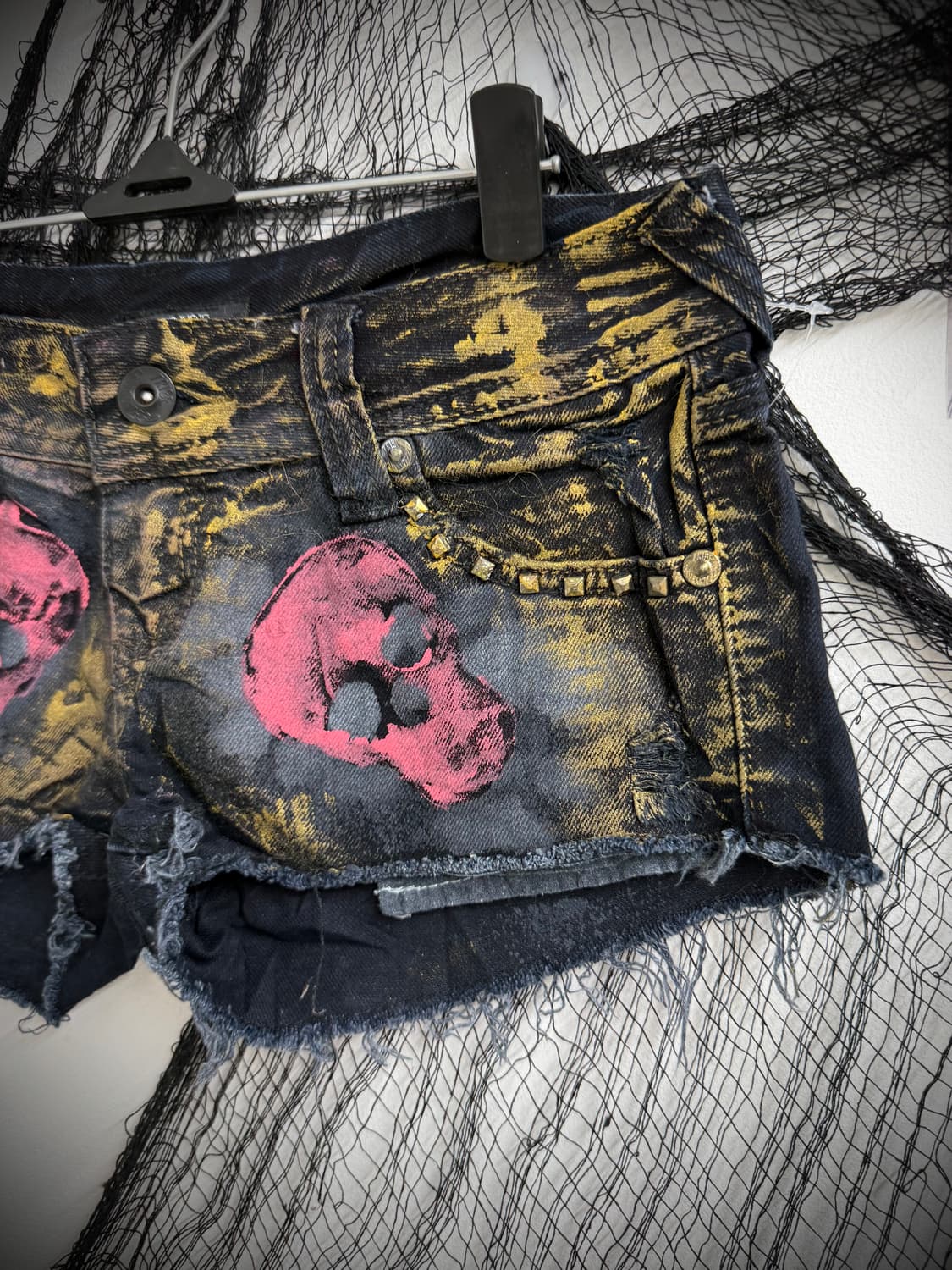Punk painted stud shorts 상품이미지3
