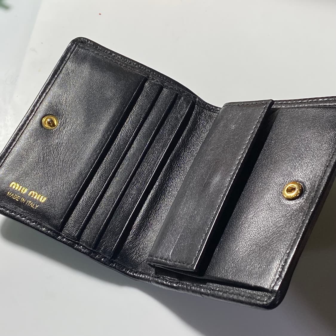 [정품] MIU MIU 미우미우 마테라쎄 나파레더 컴팩트 반지갑 상품이미지6