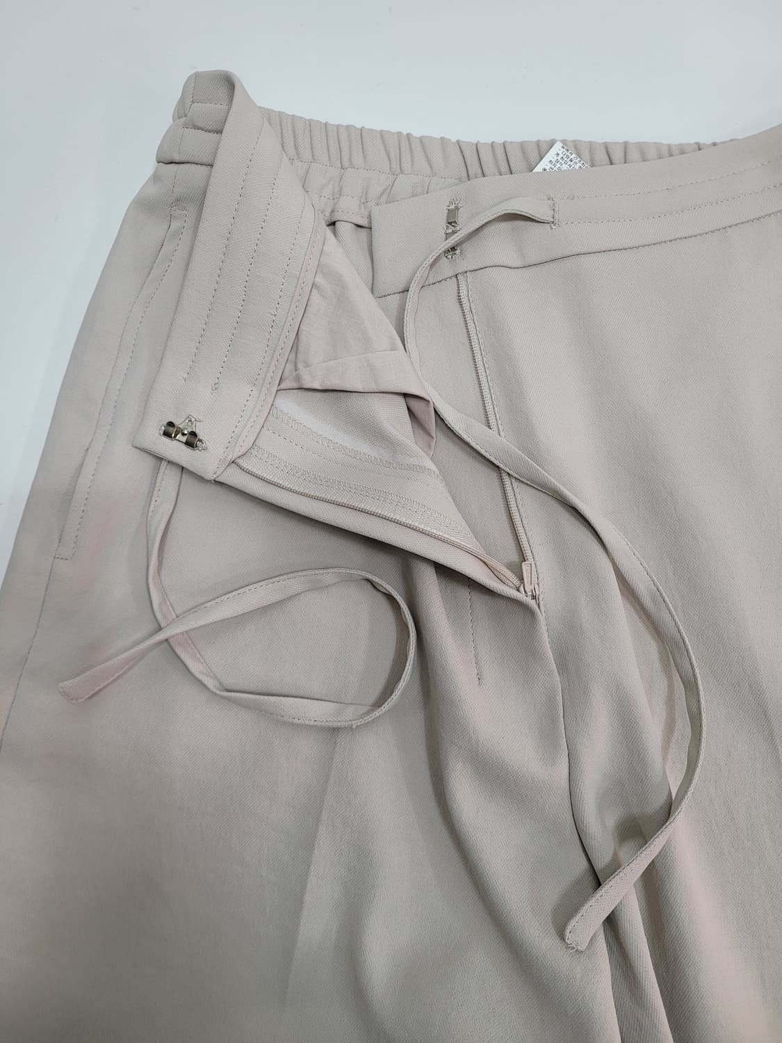 DKNY 23SS 한섬 DKNY 뒷밴딩 슬랙스 / 여 XS 크림 상품이미지7