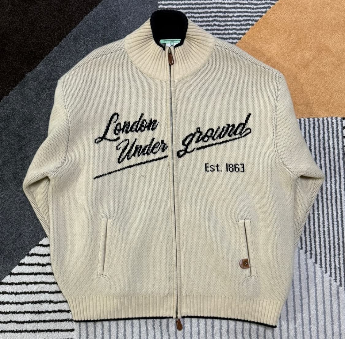 London Underground 집업 니트 상품이미지1