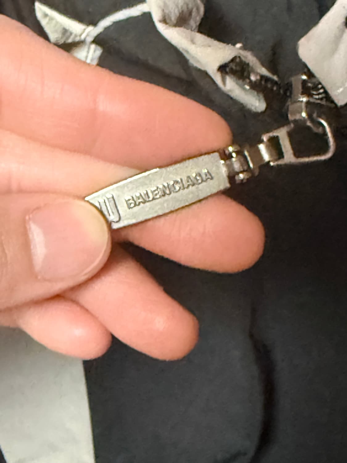 발렌시아가 바람막이 S 상품이미지2