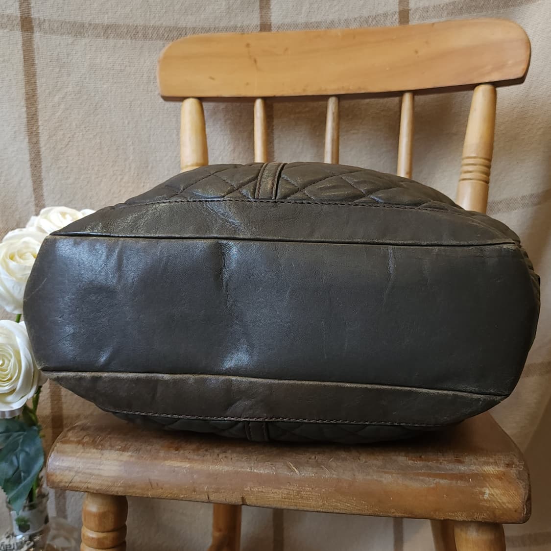 버버리 퀼티드 레더 숄더백 카키 브라운 상품이미지4