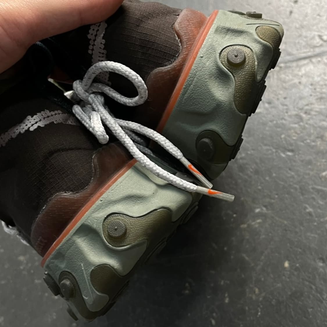 265 나이키 리액트 ISPA 벨벳 브라운 상품이미지4