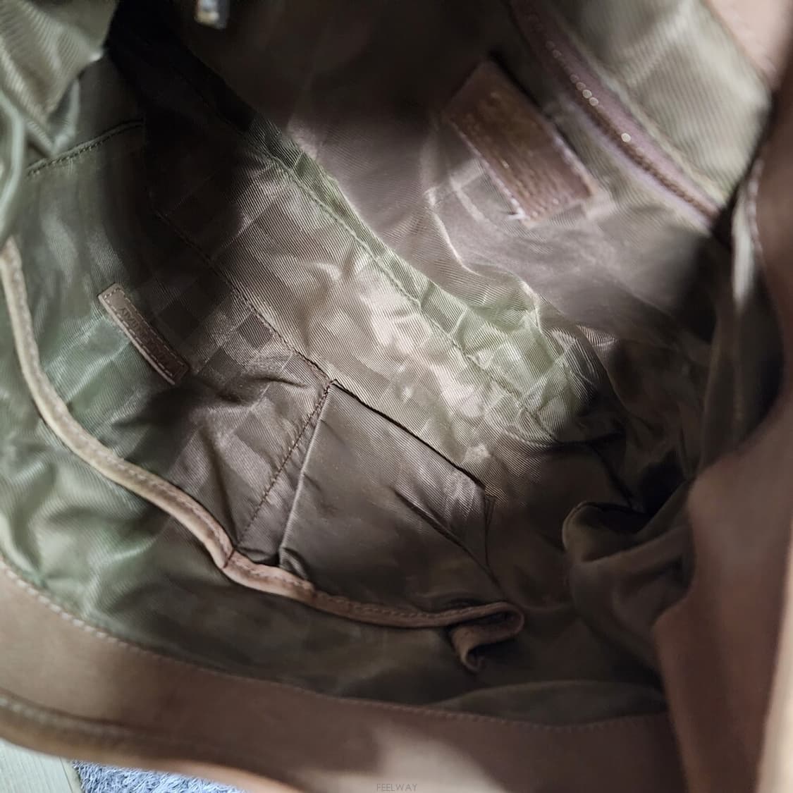 버버리 자가드 체크 숄더백 상품이미지9