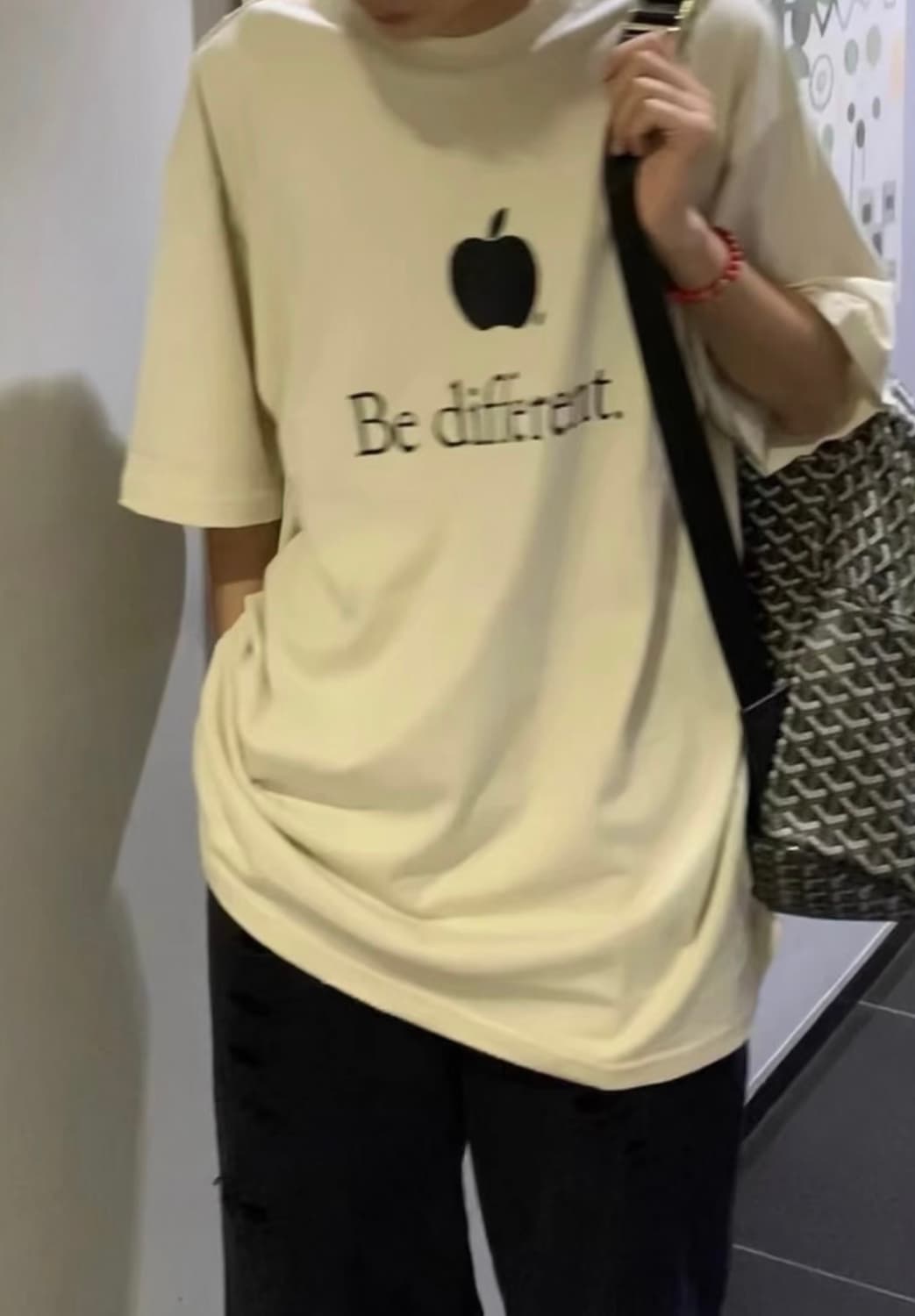 발렌시아가 be different 애플 반팔 size 1 상품이미지1