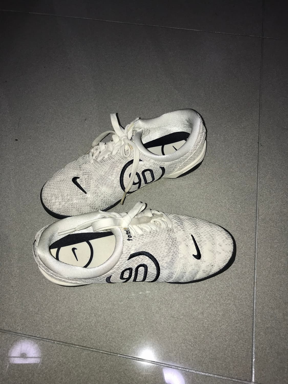 나이키 우먼스 토탈90 T90 SE 페일 아이보리 블랙 235 상품이미지3