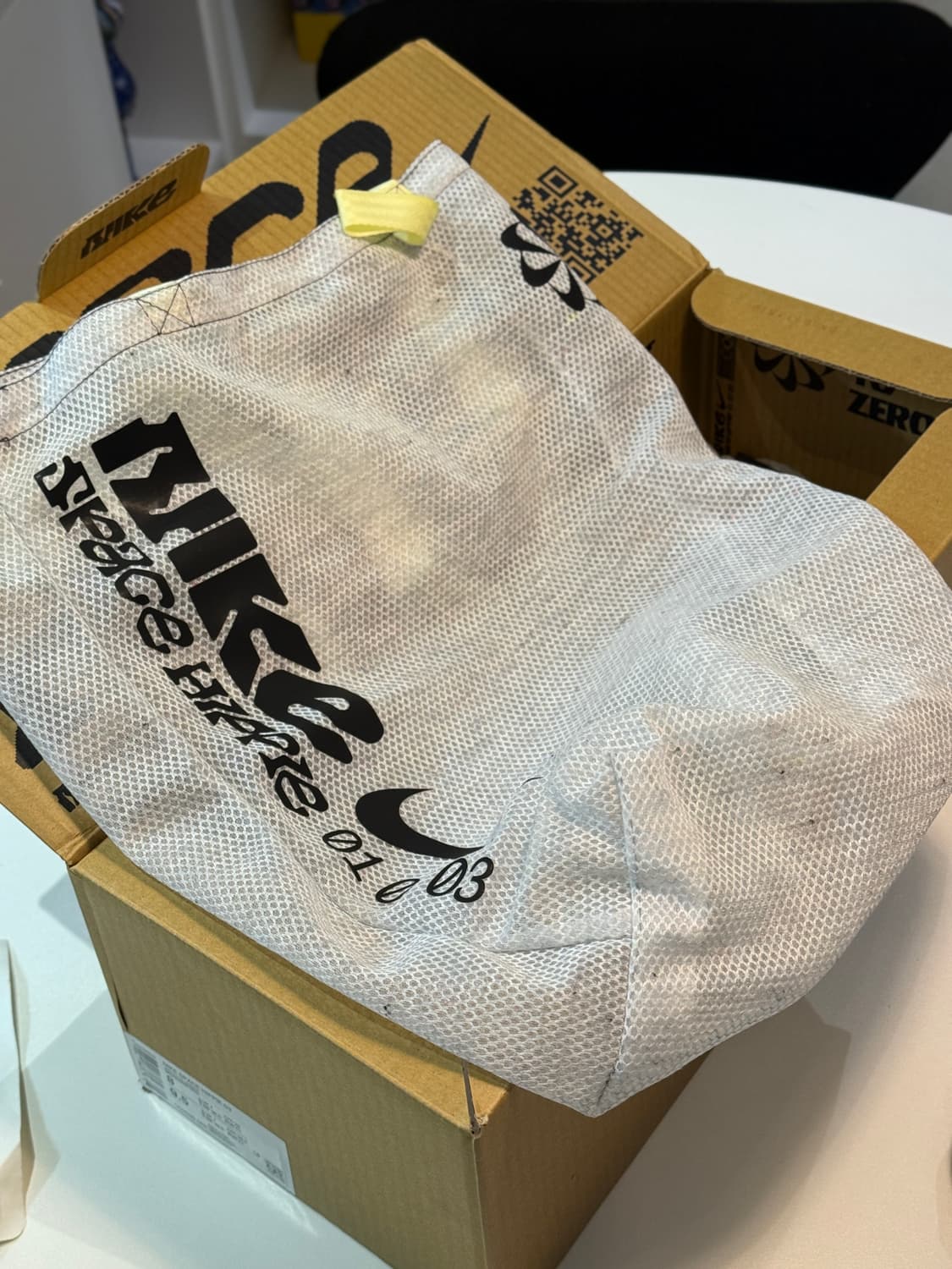 [260] 나이키 스페이스 히피 03 배스트 그레이 하이퍼 크림슨 ​ 1 상품이미지4