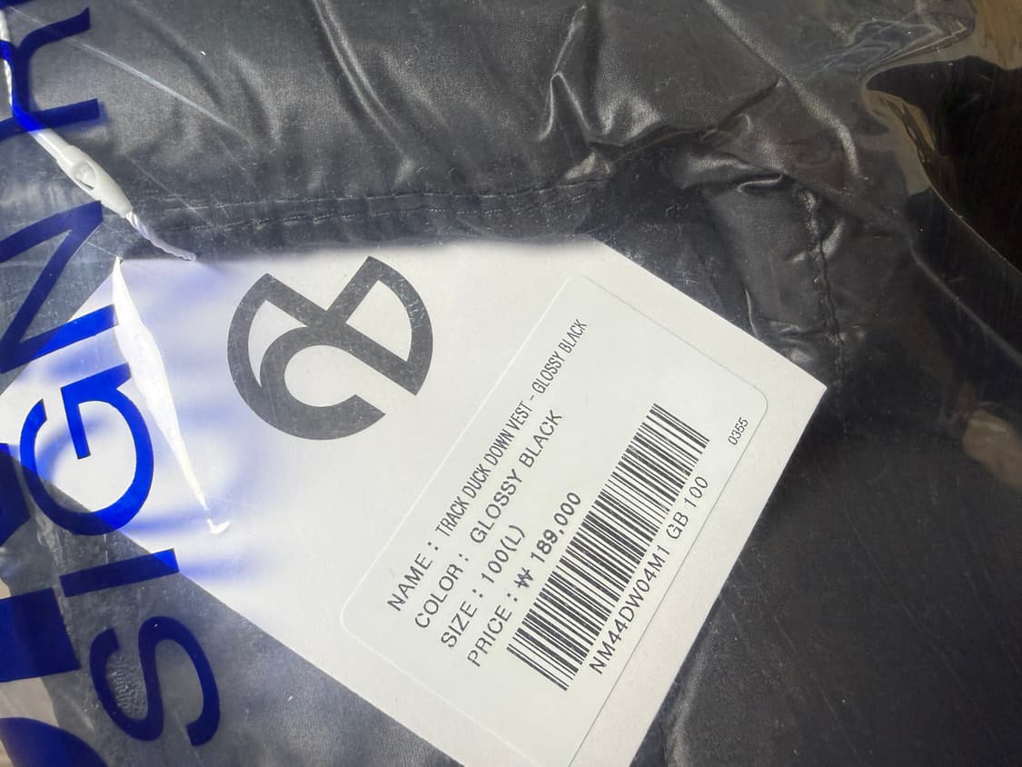 (미개봉) 노매뉴얼 패딩조끼 L 글로시 블랙 팔아요 상품이미지2