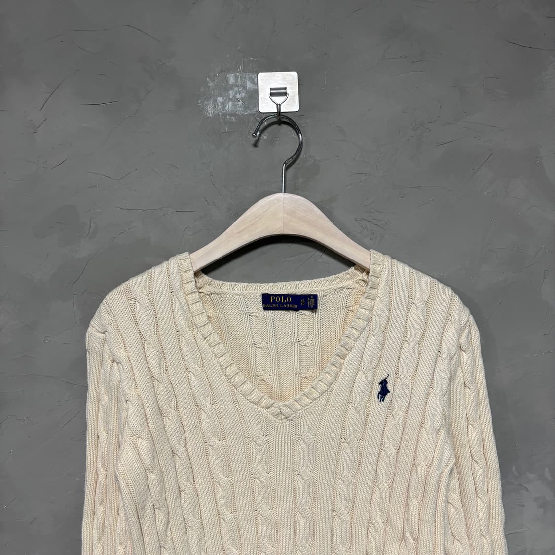 폴로 랄프로렌 꽈배기 브이넥 니트 아이보리 상품이미지2
