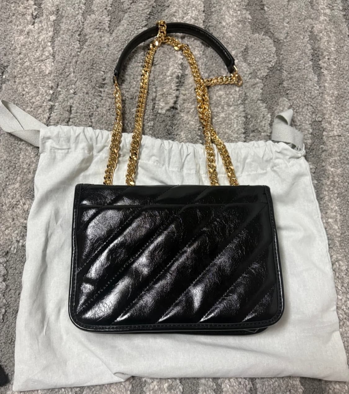 [찰스앤키스] 퀄팅 체인 스트랩 백 숄더 크로스가방 블랙색상 팝니다 상품이미지3