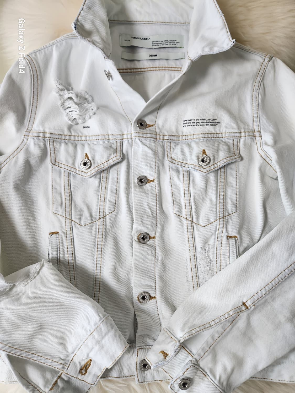 오프화이트 화이트 한정판 데님 자켓 BTS진착용 판매합니다. 상품이미지5
