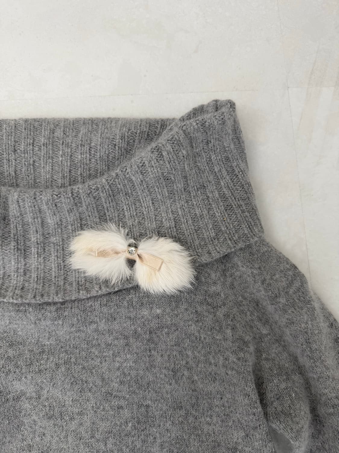 퍼 리본 오프숄더 니트  상품이미지5