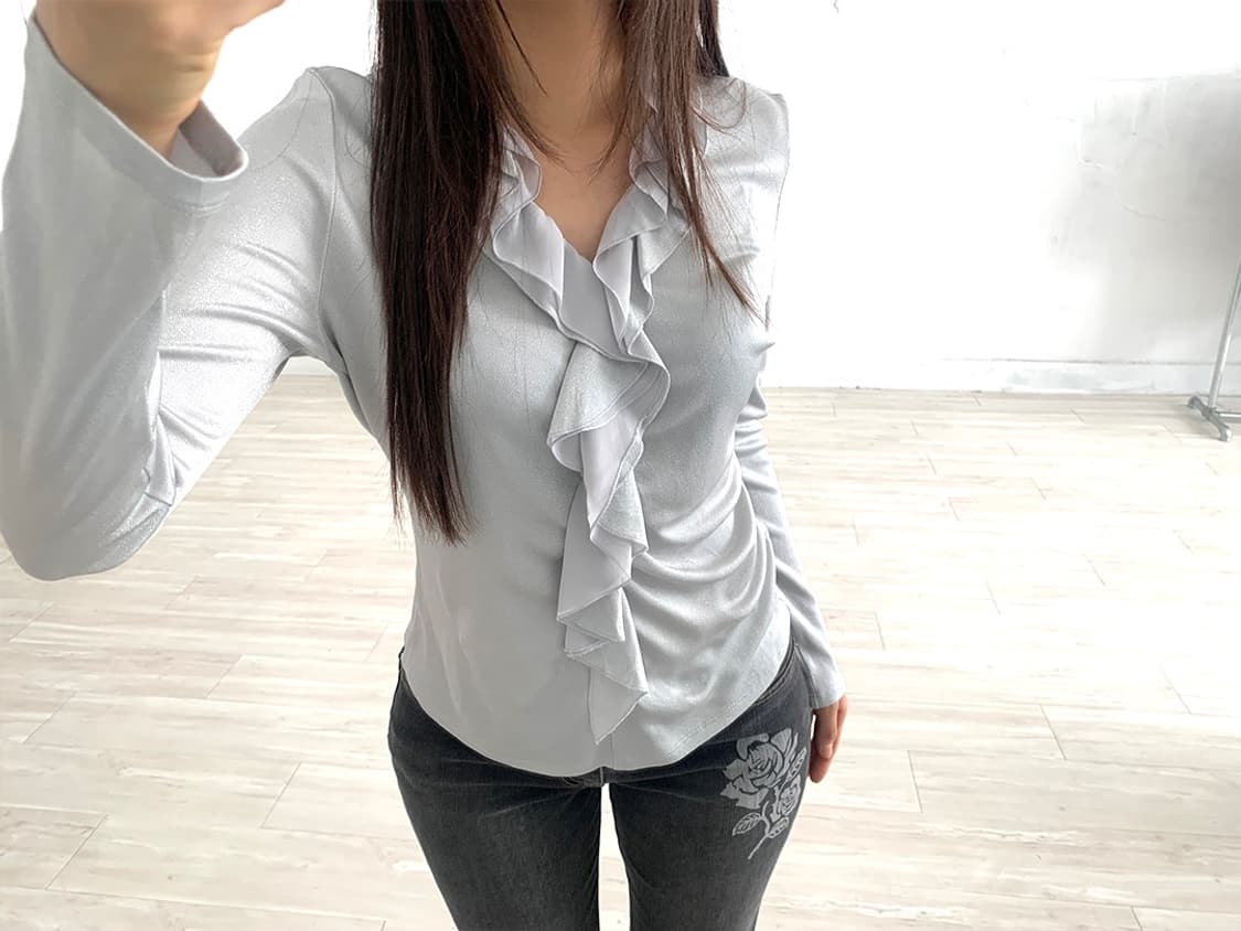 Silver Gray Ruffle Top 상품이미지3