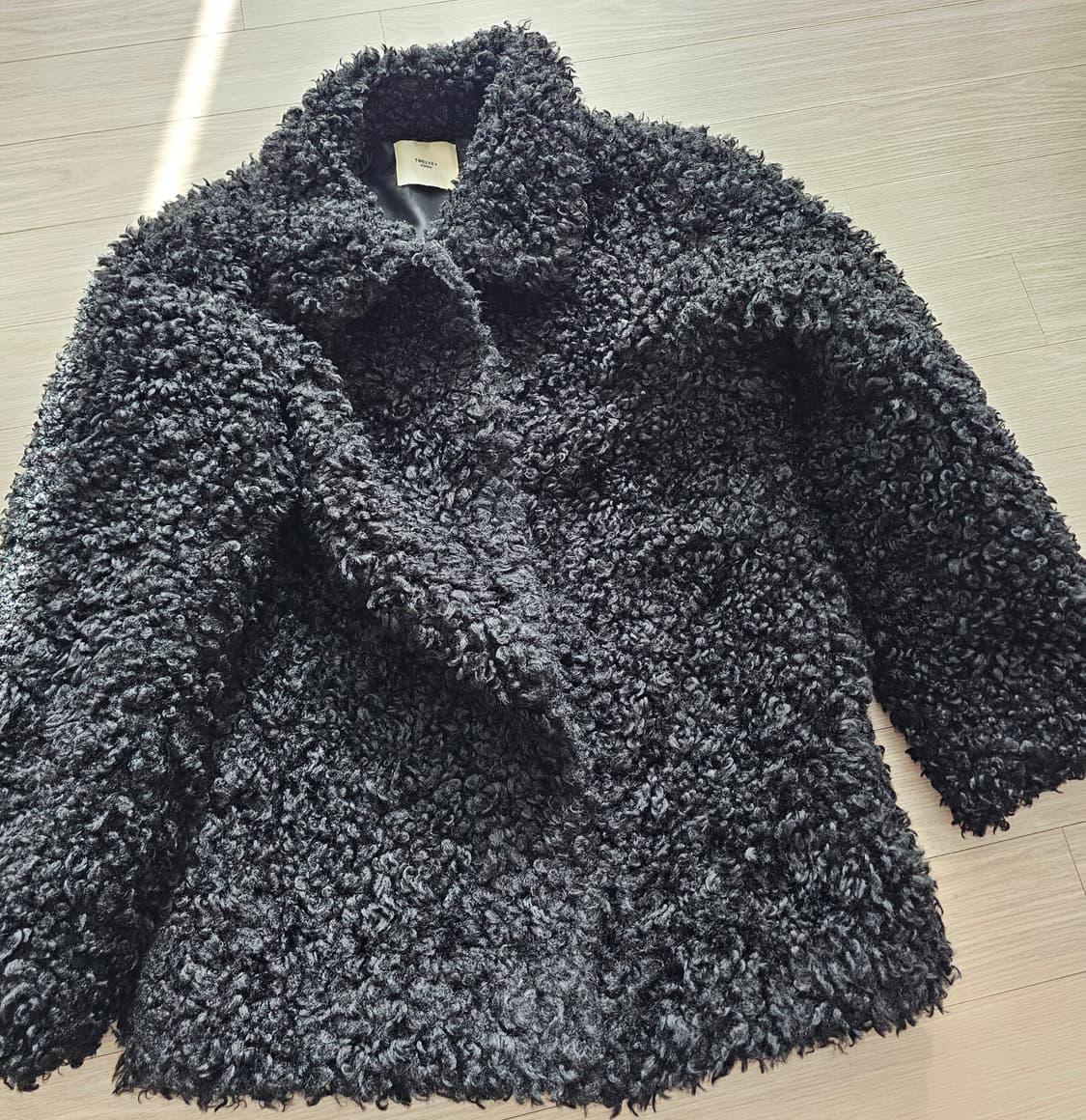 블랙 양털  코트 상품이미지1