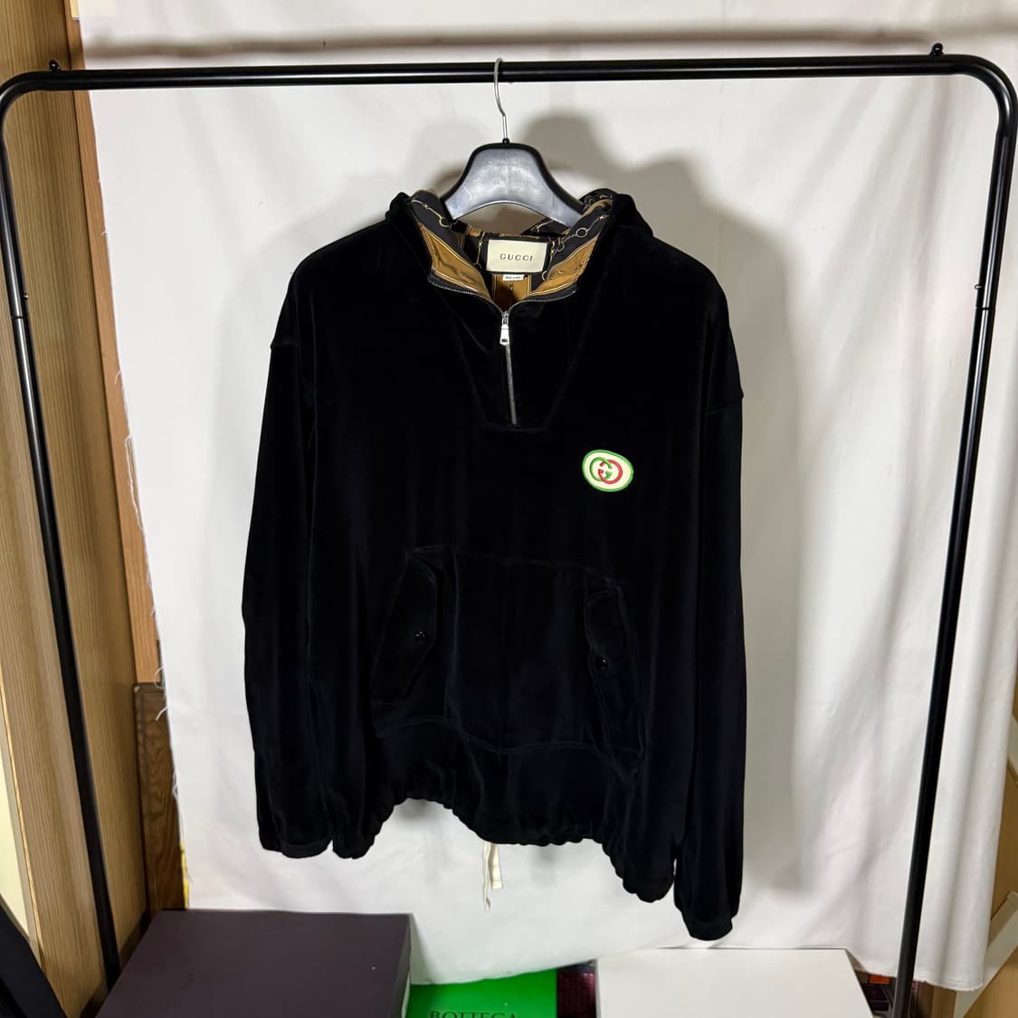 구찌 GG 패치 로고 셔닐 벨벳 아노락 후드 자켓  상품이미지2