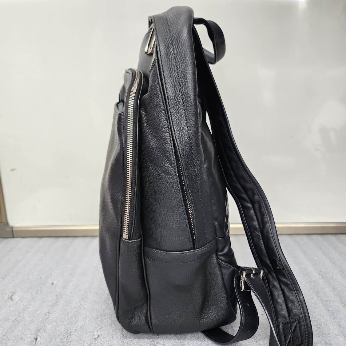 메트로시티 블랙 가죽 백팩 43x30x13cm 상품이미지3