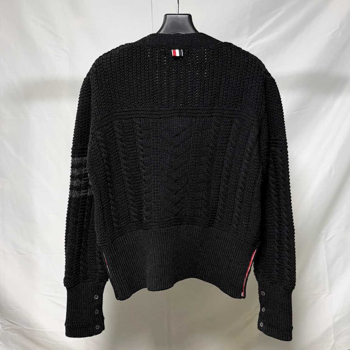 [S+급/4] 톰브라운 사선완장 아란 케이블 가디건 다크그레이 상품이미지4