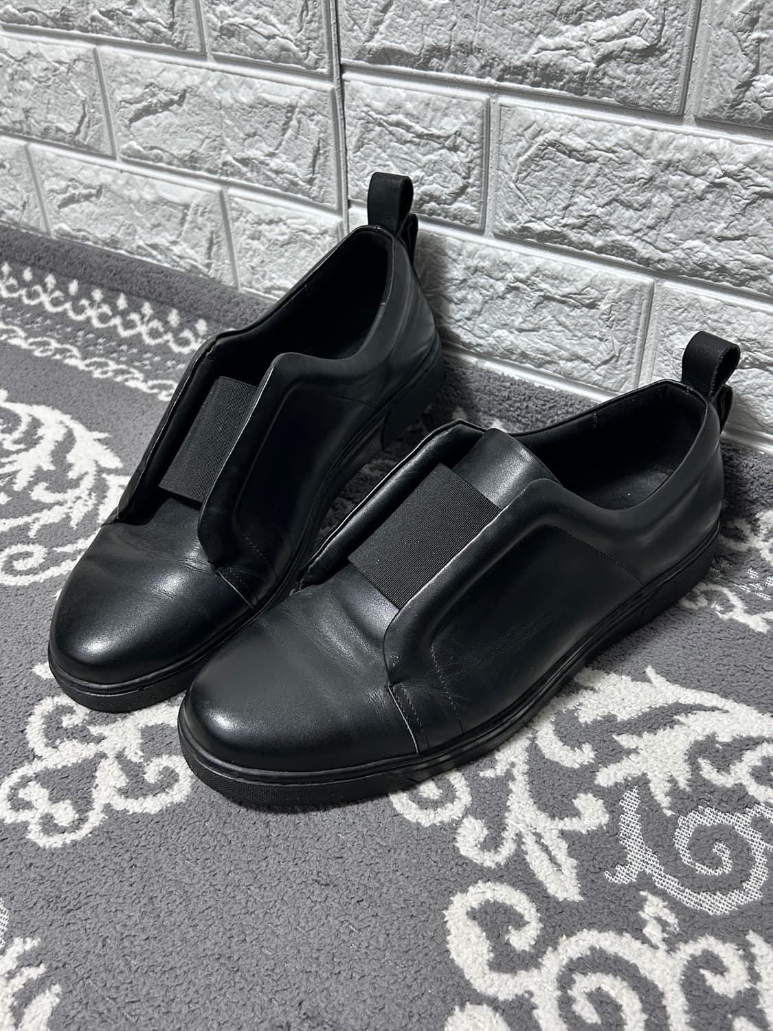 엠보스드 스트랩 슬립온 슈즈 상품이미지1