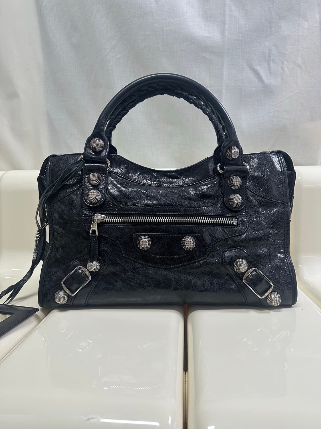 [A 정품] 발렌시아가 자이언트 시티 모터백 미디움 블랙 상품이미지6