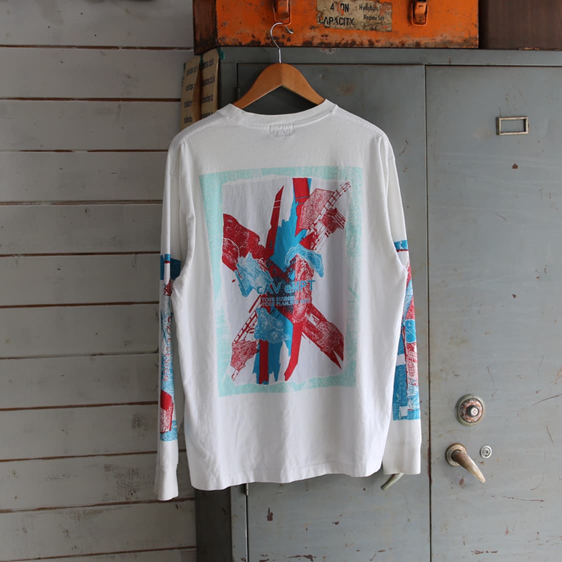 (착용컷) CAV EMPT 프린팅 롱 슬리브 (남성용 100-103) 상품이미지2
