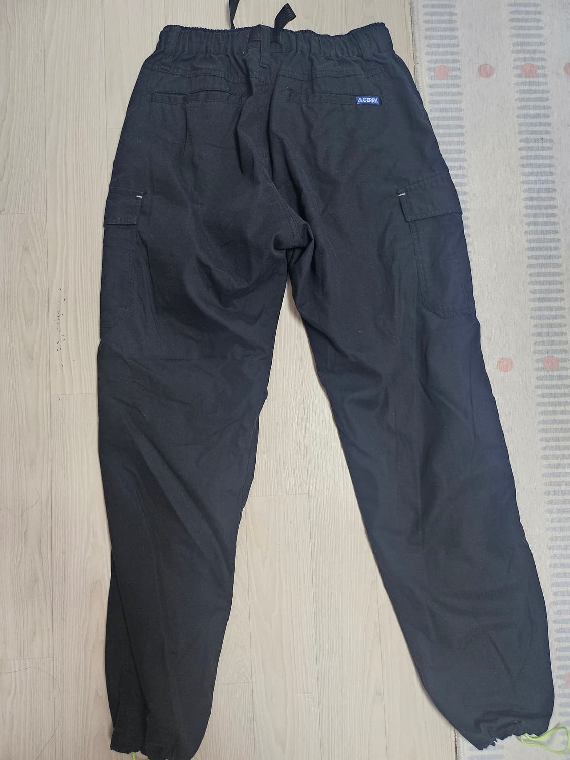 제리 블랙 색상 카고 조거 팬츠 상품이미지3