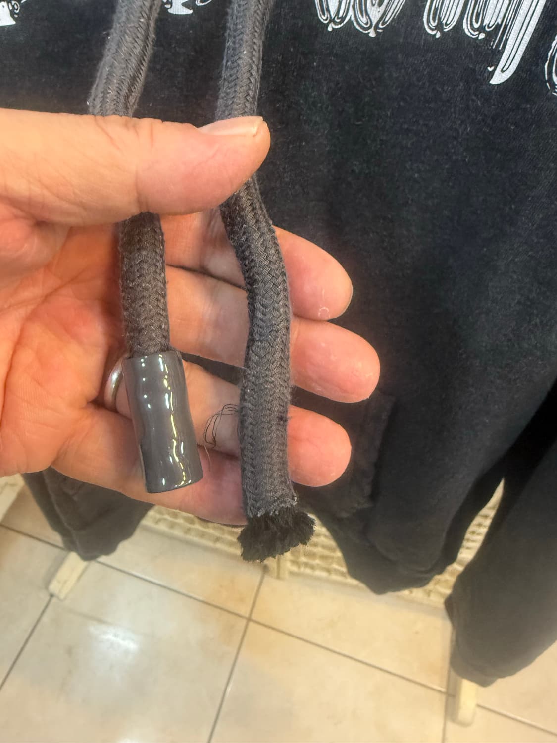 105/23fw 정품 루이비통 차콜 레터링로고 프린팅후드티 팝니다 상품이미지3