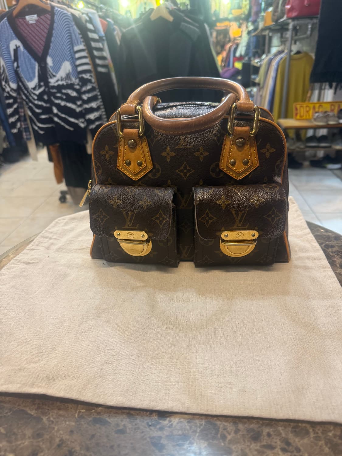 정품 루이비통 맨하탄 PM 토트백 팝니다 상품이미지1