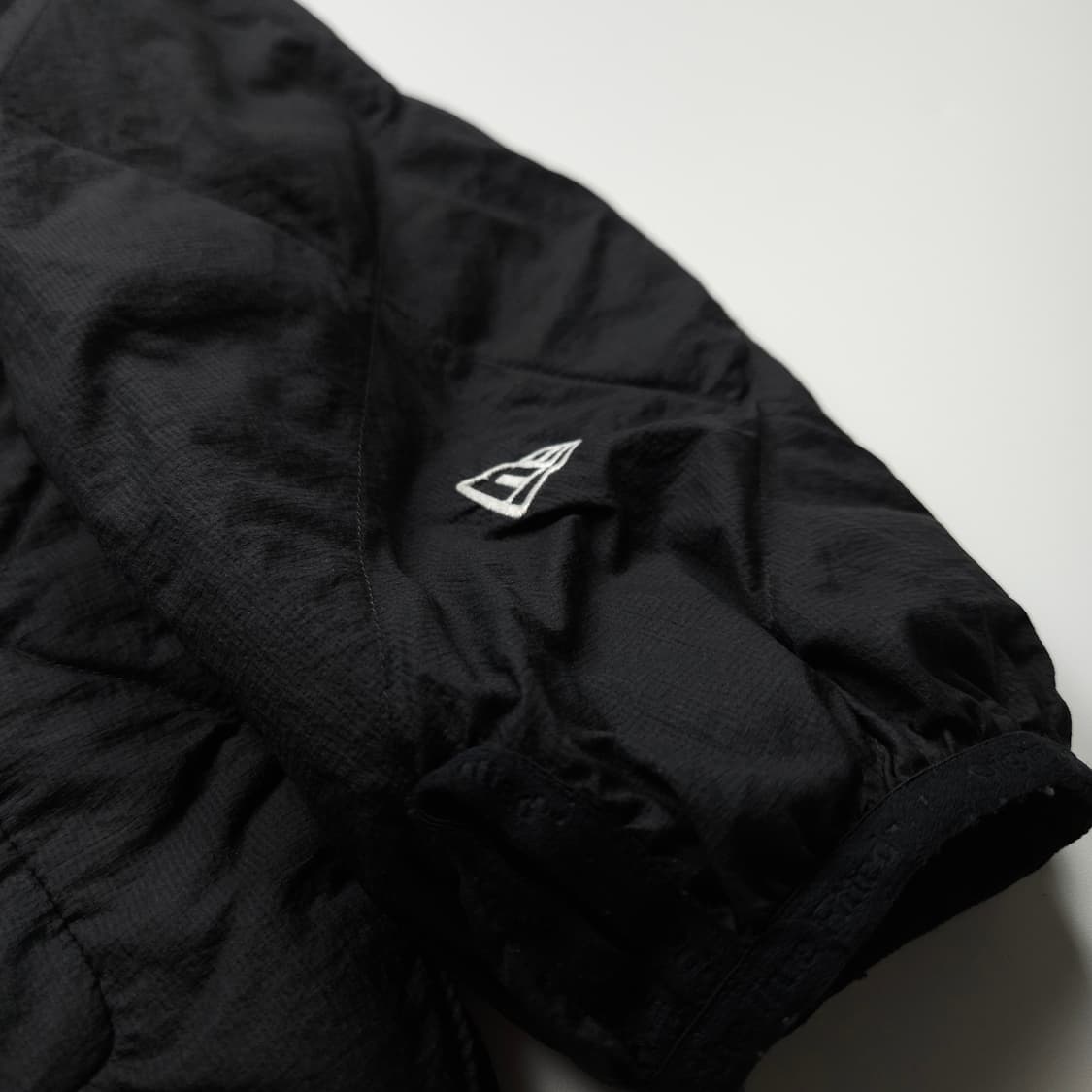 뉴에라 프리마로프트 퀼팅 자켓 블랙 (XL) 상품이미지3