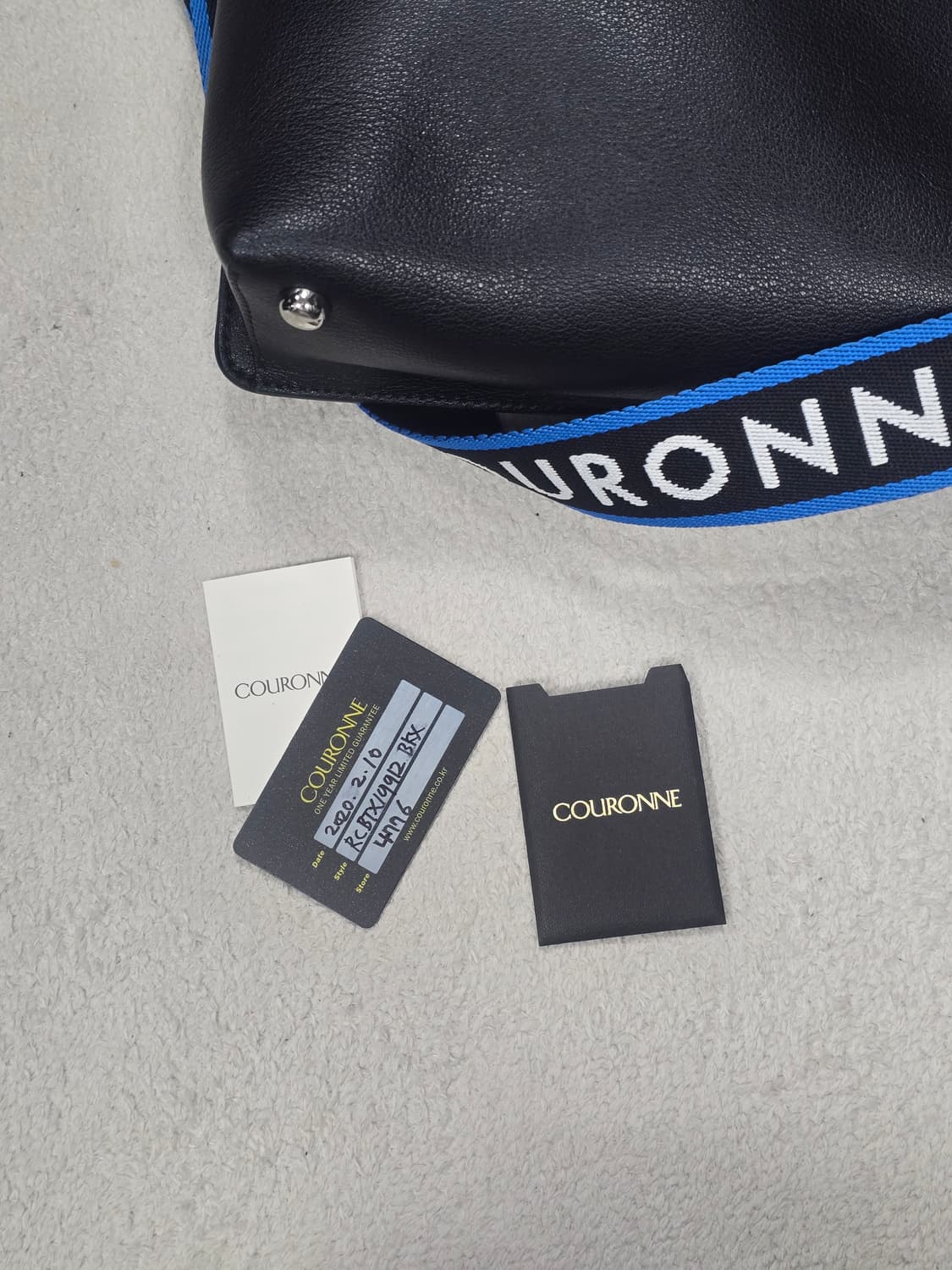 쿠론 x 럭키슈에뜨 콜라보 레더 투웨이 크로스백  상품이미지2