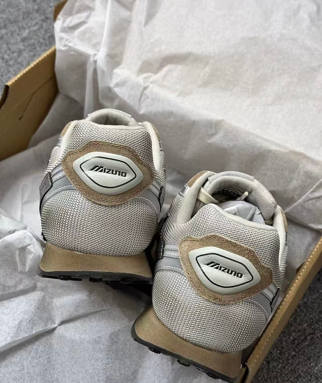 미즈노 LG 화이트 그레이 운동화 상품이미지2