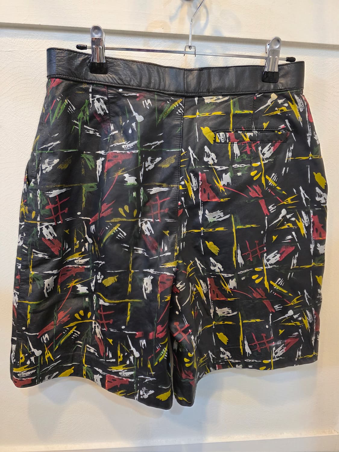 컬러 프린팅 가죽 반바지 상품이미지4