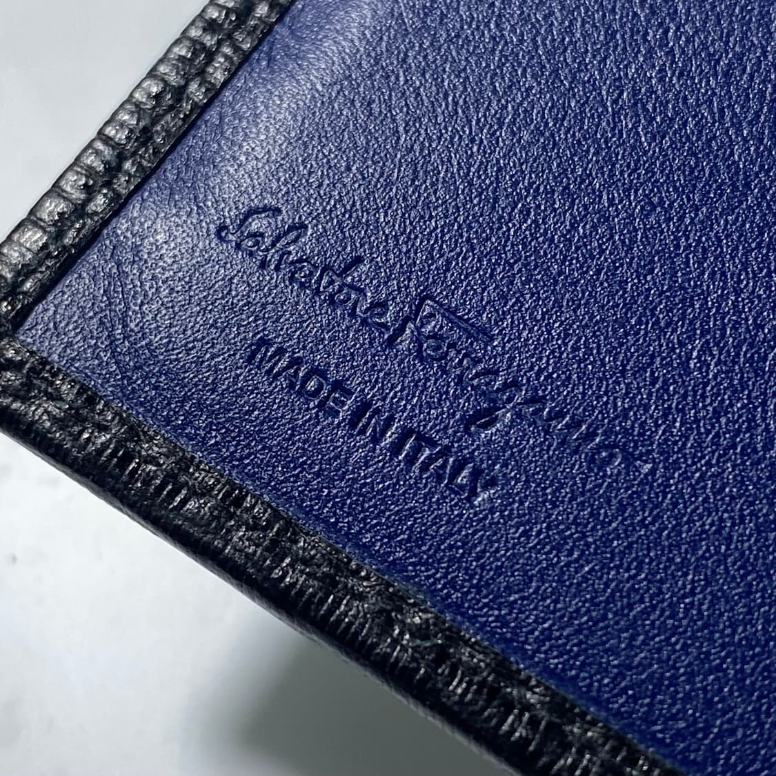 [정품] 페라가모 더블 간치니 헤머드 카프스킨 반지갑 상품이미지9